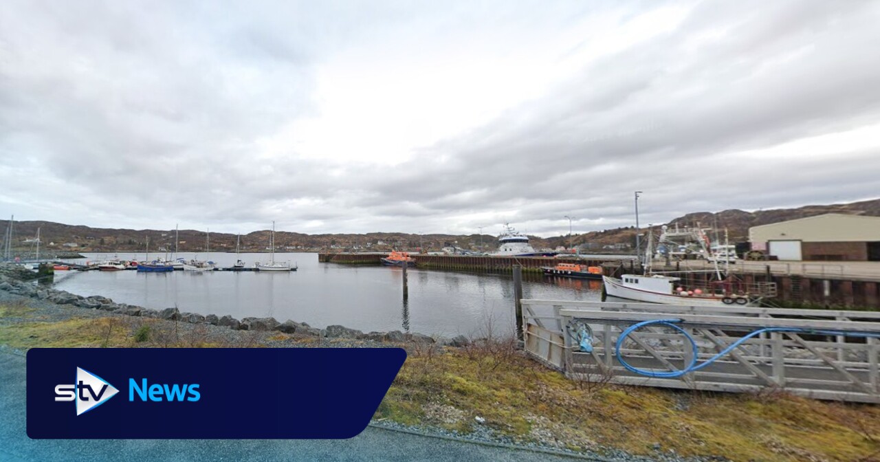 Vessel sinks in Scottish harbour sparking council investigation