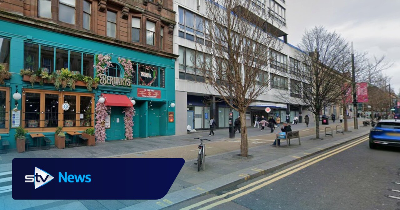 Three men and women in hospital following early-morning 'stabbing'
