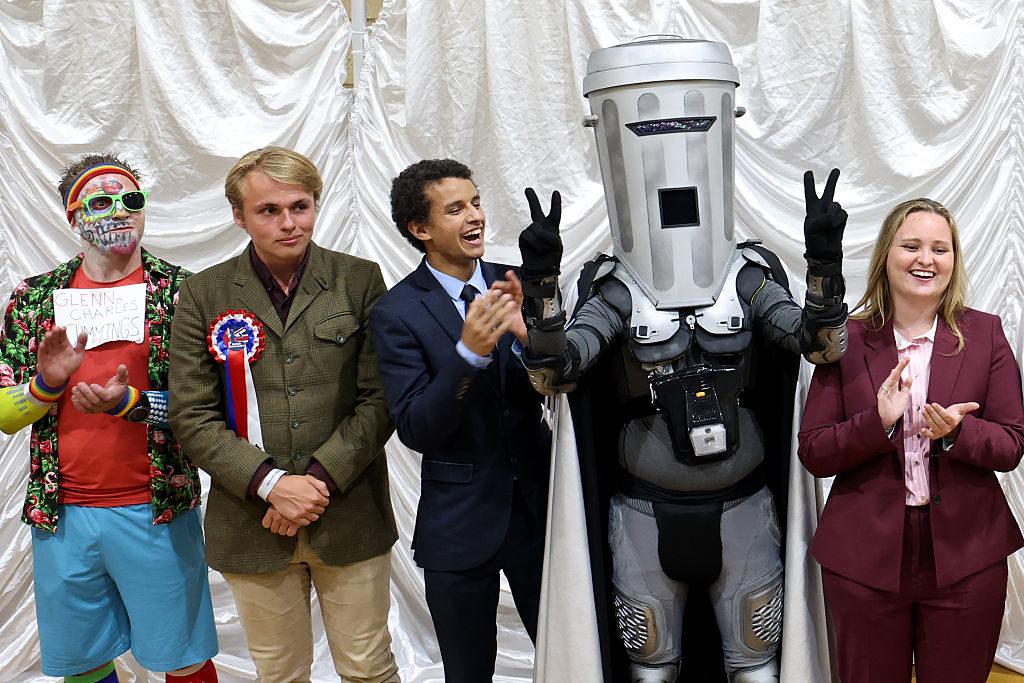 Farage wins in Clacton as police contest ‘credible threat’ claim at count