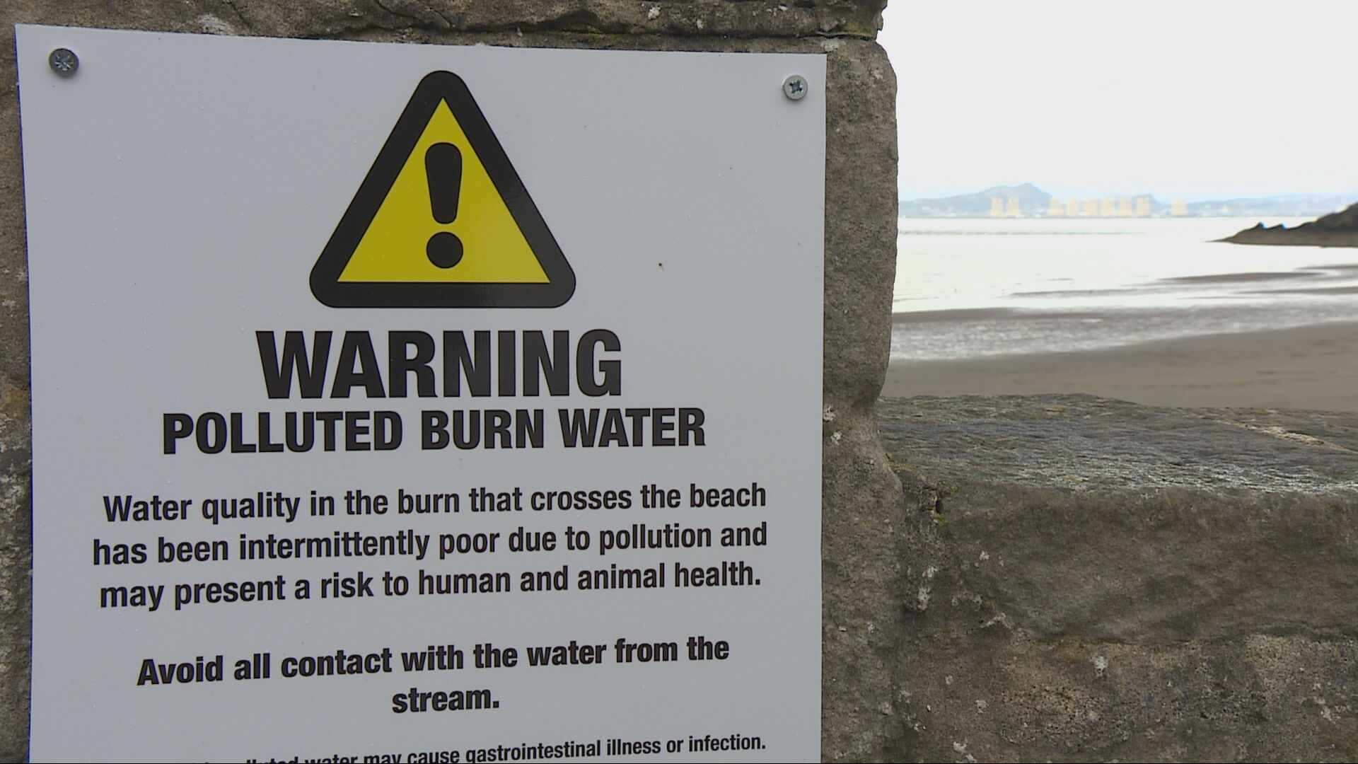 Warning sign at Kinghorn Beach