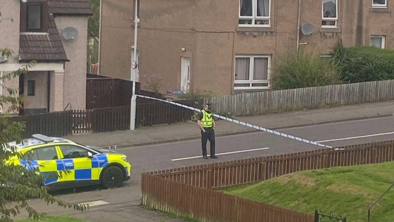 Man seriously injured after ‘stabbing’ on Dunfermline street