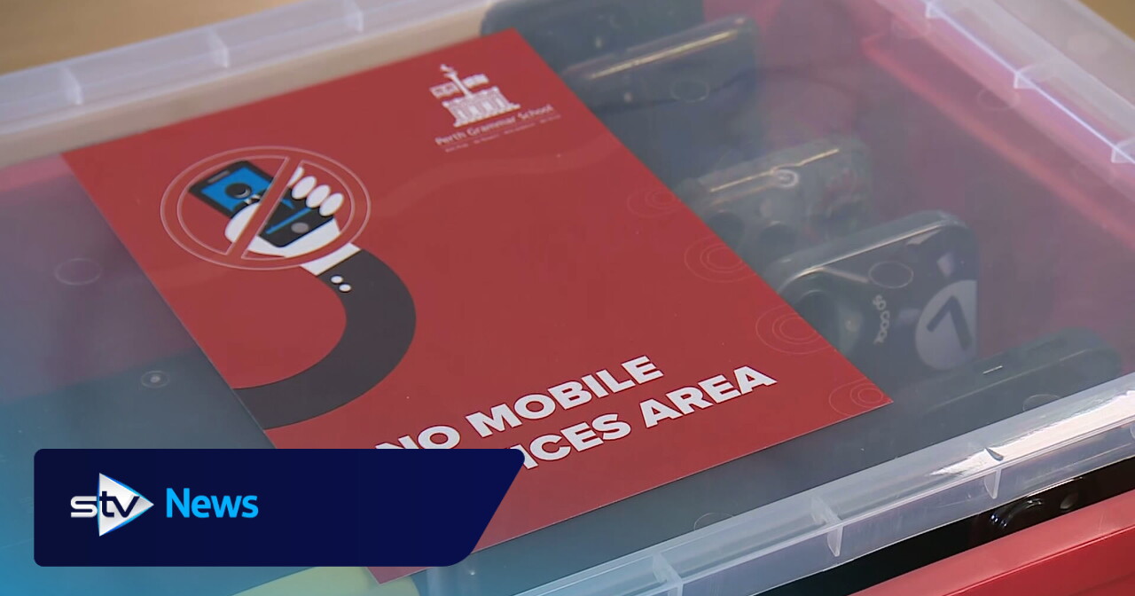 Consultation opens on restricting mobile phones in schools