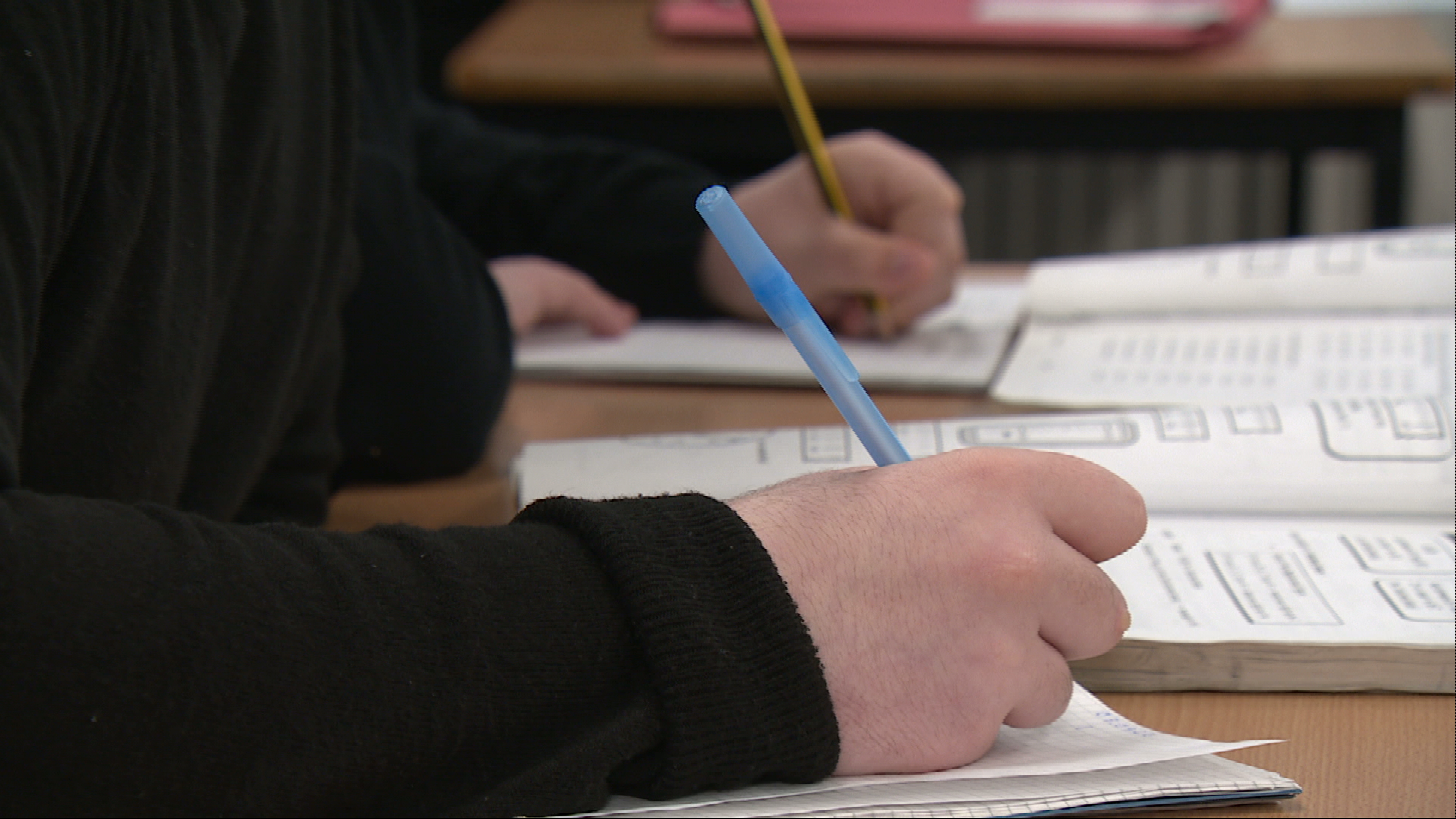 Classrooms in 'crisis', teachers warn