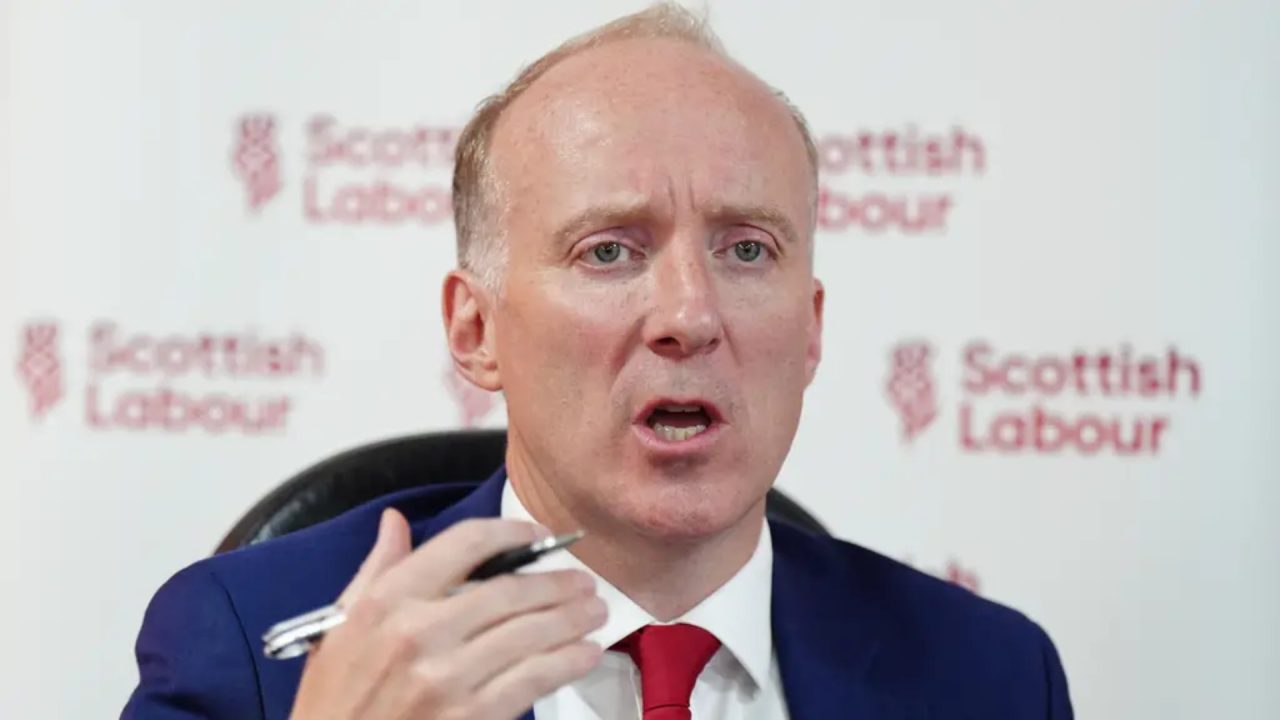 New Scottish Labour leader presses Swinney to set up commission on child poverty