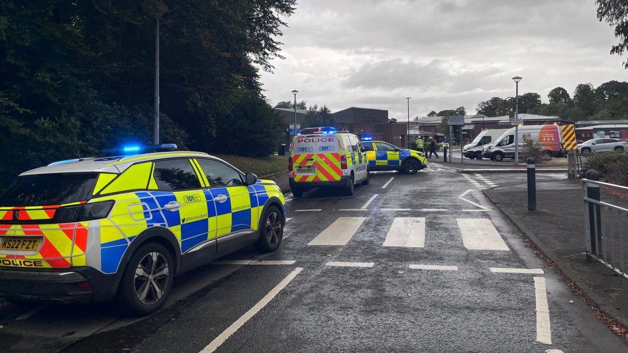 East Renfrewshire: Eastwood Park evacuated due to gas leak