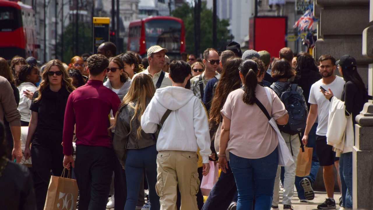 UK economy unexpectedly grows 0.1% in August