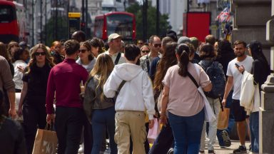 UK economy unexpectedly grows 0.1% in August