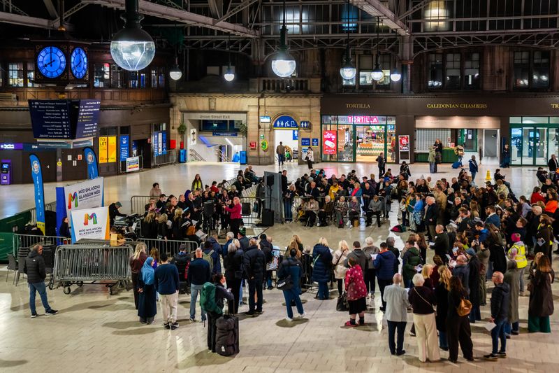 Celtic Praise at Glasgow Central Station