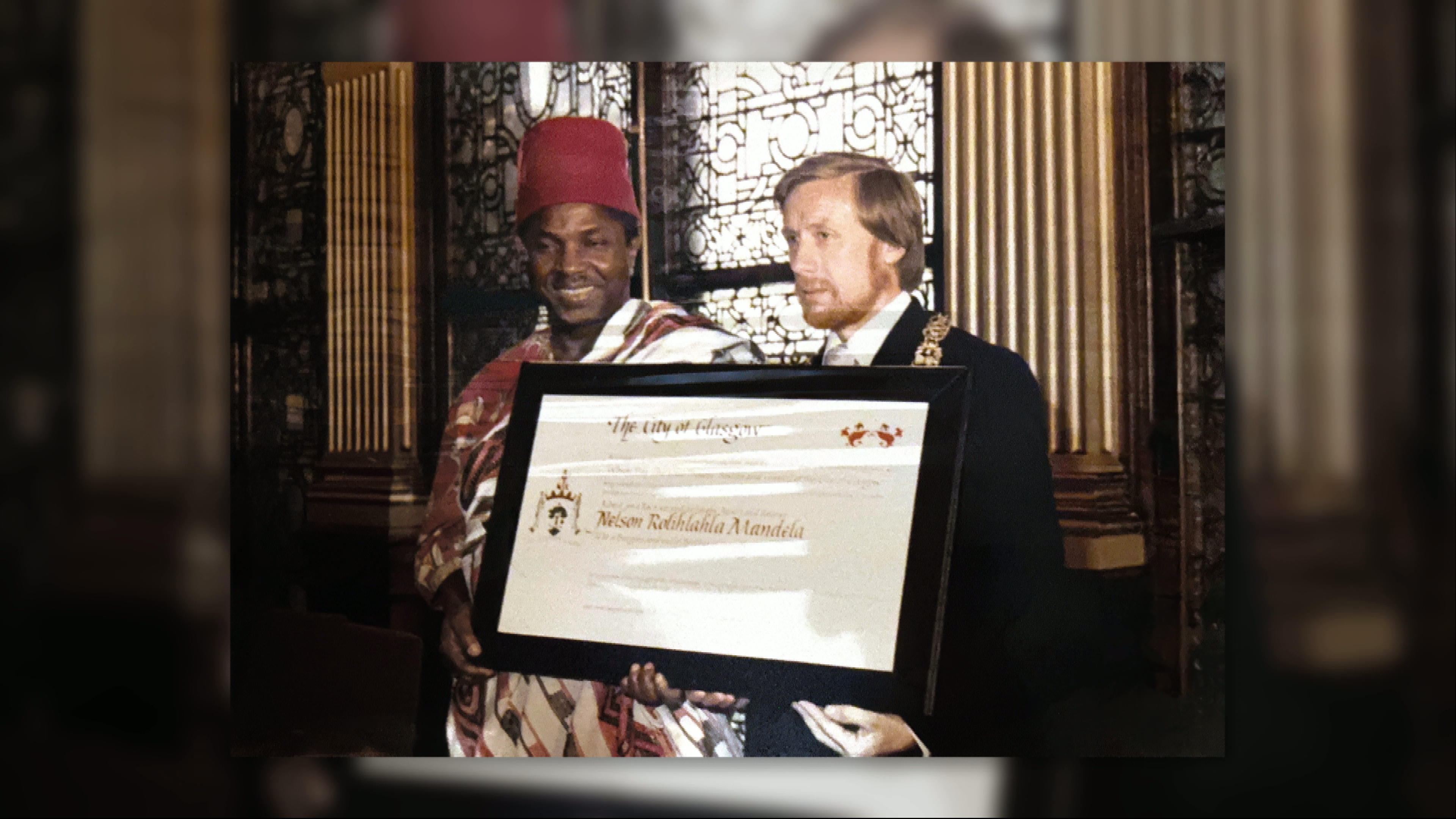 Lord Provost Michael Kelly presents the Freedom of Glasgow award to Dr. Alex Ekwueme, then the Vice-President of Nigeria in 1981