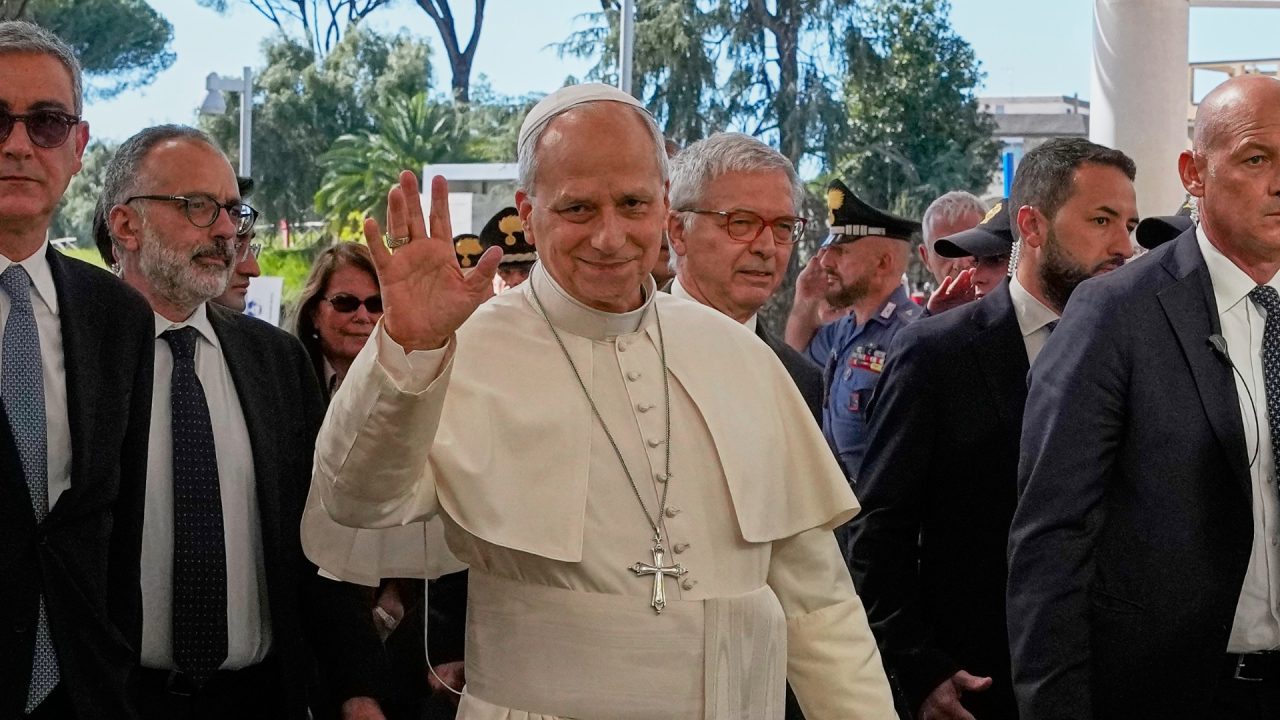 Pope has lung cancer and had lower lobe of right lung removed, Vatican says