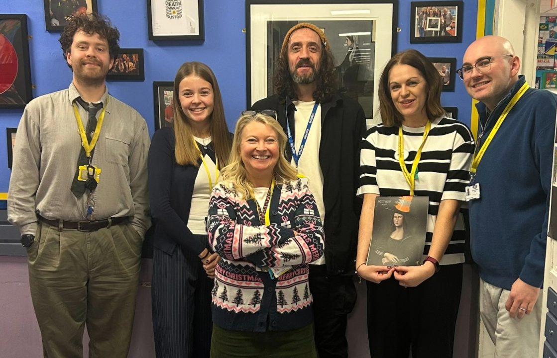 Ross Muir unveils new artwork to raise funds for Paisley school’s art department