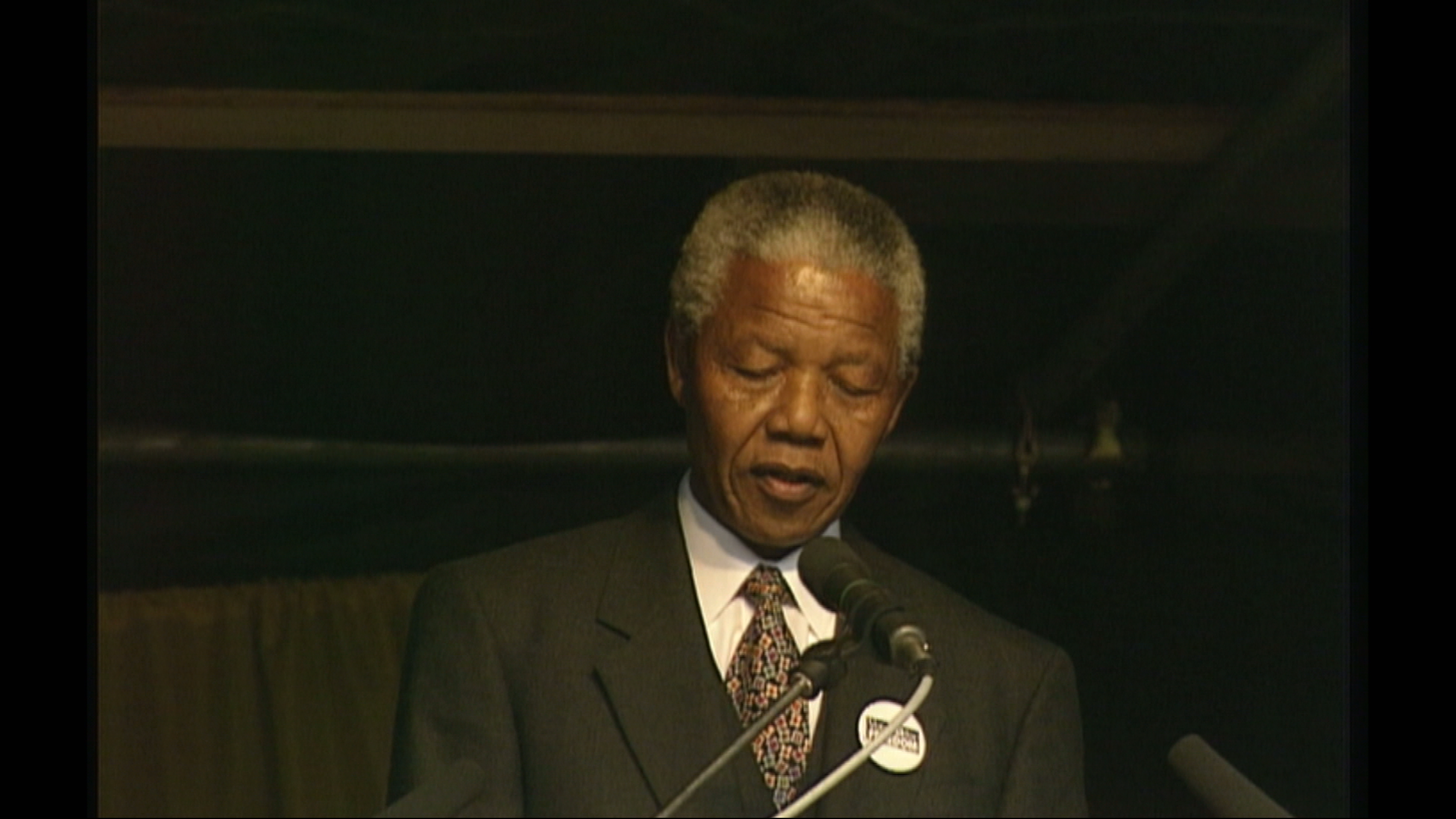 Mandela delivering his address to Glasgow