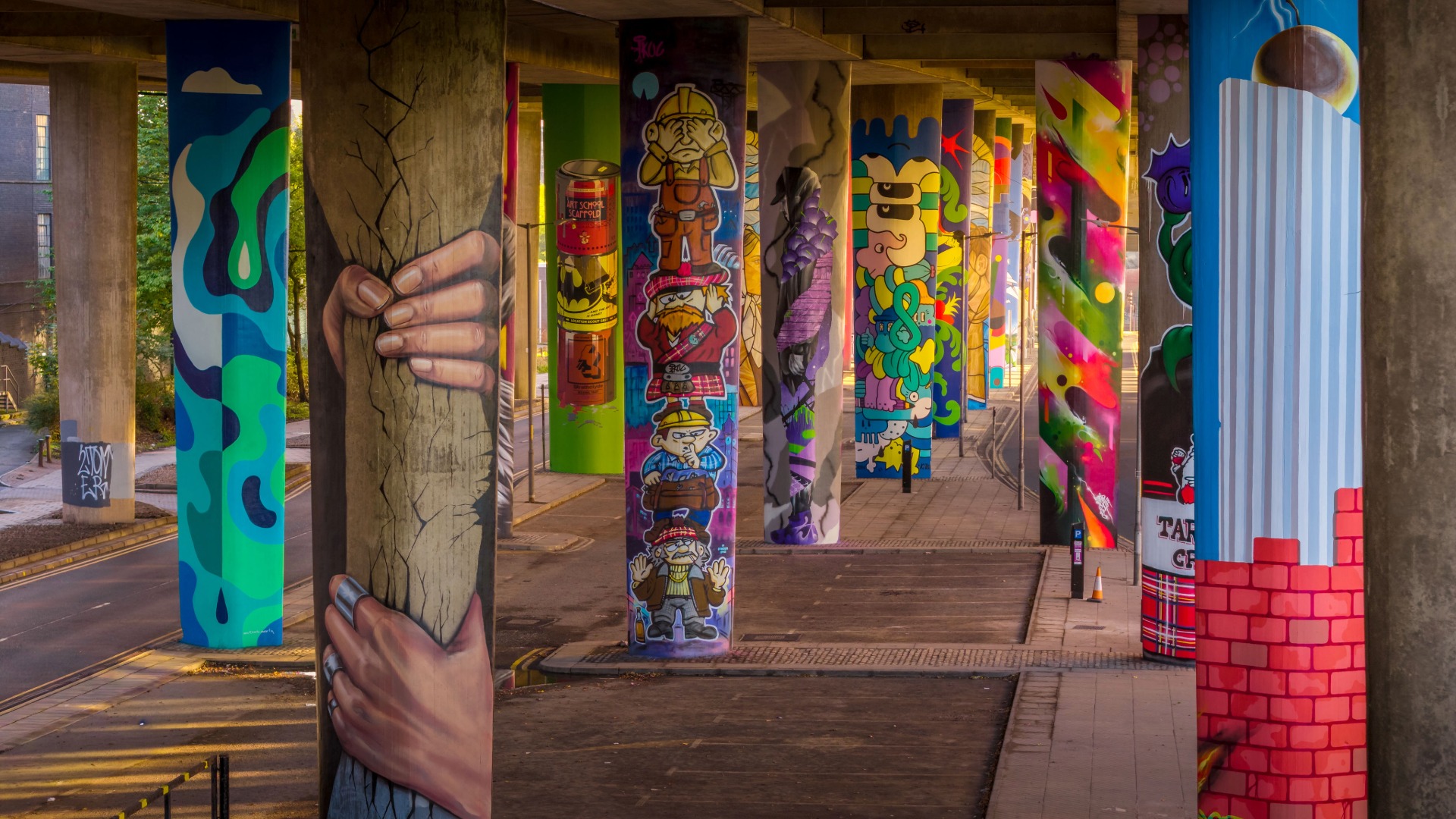 32 artists have taken part in painting 29 pillars under the Kingston Bridge.